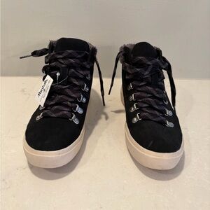 Dr. Scholl’s- Women’s Wander Oh Be Free size 6.5 Fuzzy Lace Up Ankle Boots/ NEW